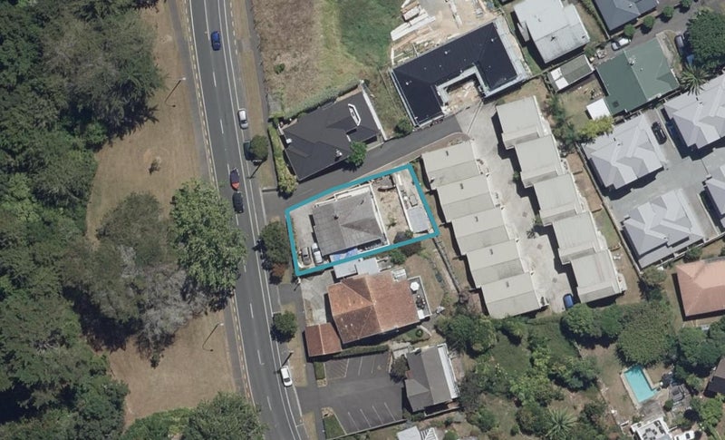 11 Ruakiwi Road, Hamilton Lake, Hamilton - Carousel 1