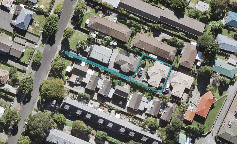 9B Koromiko Street, New Lynn, Auckland - Carousel 1