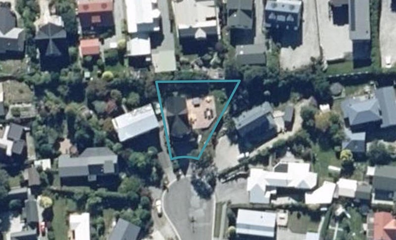 8 Holly Court, Kelvin Heights, Queenstown - Carousel 1