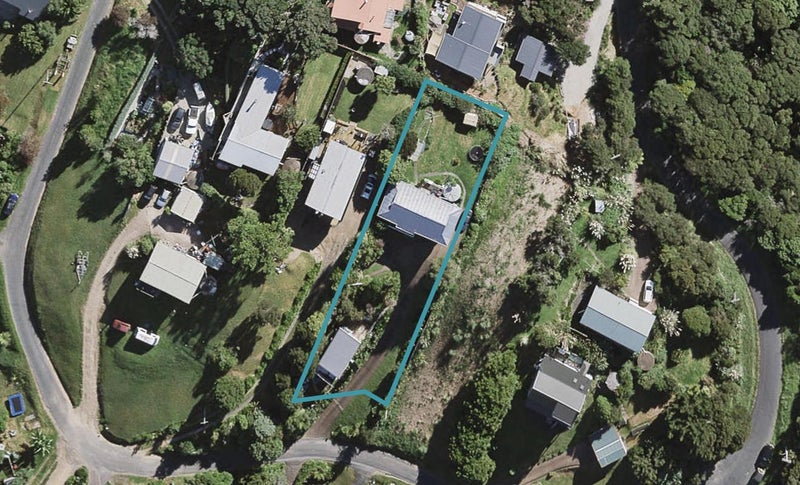 17 Fisher Street, Surfdale, Waiheke Island - Carousel 1
