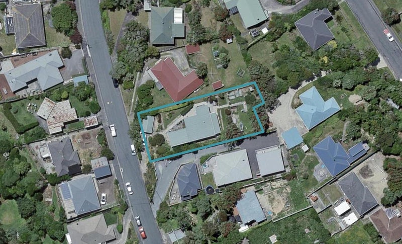 17 Miles Crescent, Newlands, Wellington - Carousel 1