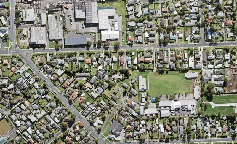 61 Wharf Road, Te Atatu Peninsula, Auckland - Carousel 1