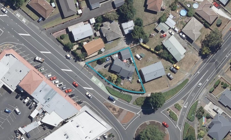 2 Hukanui Road, Fairfield, Hamilton - Carousel 1
