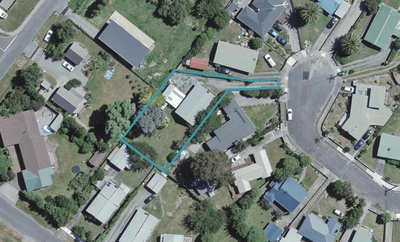 14 Hardie Grove, Featherston - Carousel 1