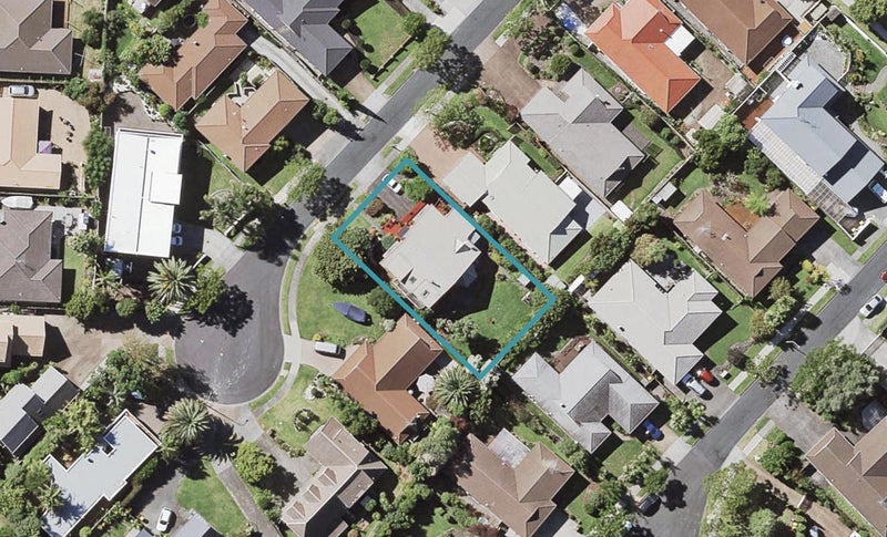 8 Perendale Close, Somerville, Manukau - Carousel 1