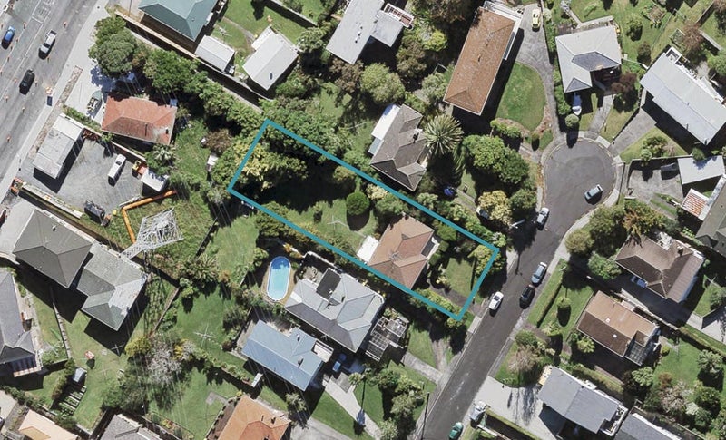 10 Merville Avenue, Te Atatu South, Auckland - Carousel 1