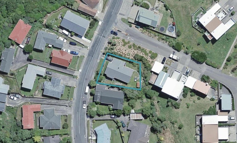 33 Hazlewood Avenue, Karori, Wellington - Carousel 1