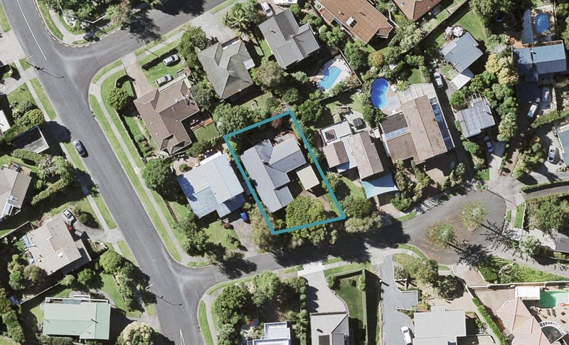 4 Trident Place, Shelly Park, Auckland - Carousel 1