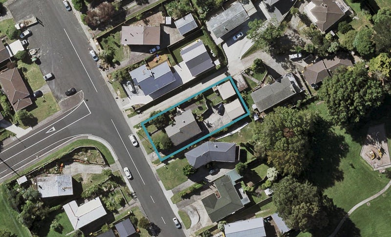 45 Totaravale Drive, Totara Vale, Auckland - Carousel 1