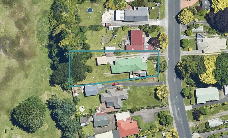 2/124 Koutu Road, Kawaha Point, Rotorua - Carousel 1