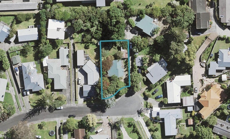 24 Sunray Avenue, Titirangi, Auckland - Carousel 1