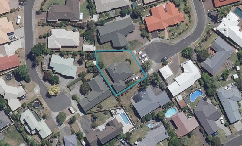 8 Earls Court, Hillcrest, Hamilton - Carousel 1
