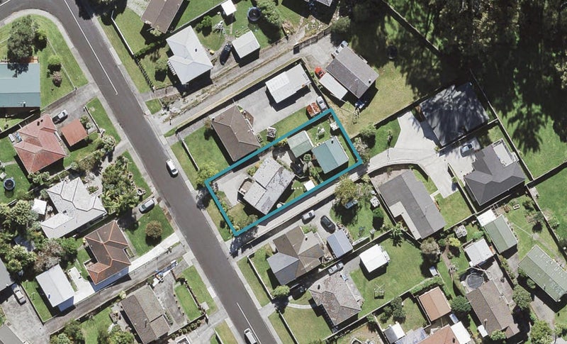 23 Thornlow Street, Glendene, Auckland - Carousel 1