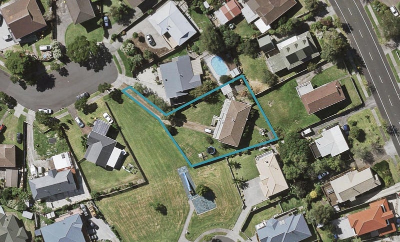 17 Melia Grove, Goodwood Heights, Auckland - Carousel 1