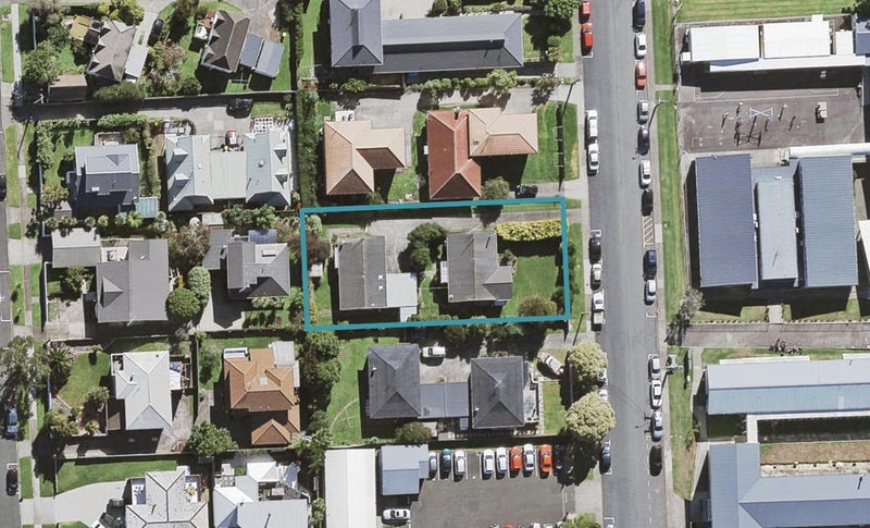 2/14 Kauri Glen Road, Northcote, Auckland - Carousel 1