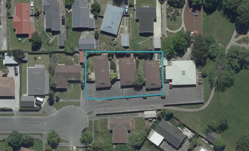 2/25 LA PEROUSE PLACE, Northcote, Christchurch - Carousel 1