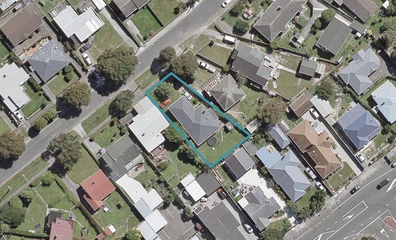 10 Athlone Crescent, Boulcott, Lower Hutt - Carousel 1