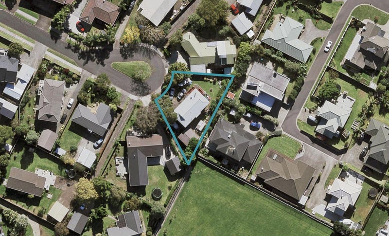13 Nadine Place, Mangere Bridge, Auckland - Carousel 1