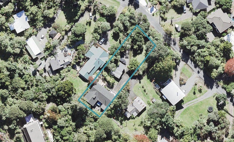 14 Raroa Terrace, Waiatarua, Auckland - Carousel 1