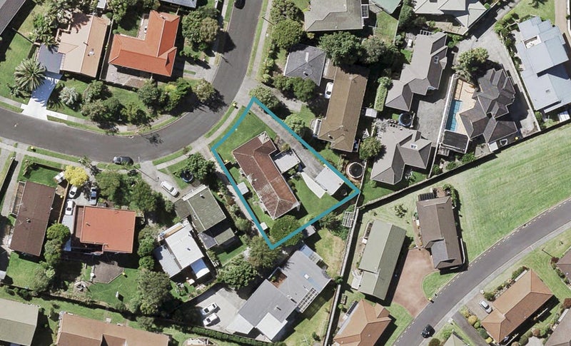 2/17 Hedge Row, Sunnyhills, Auckland - Carousel 1