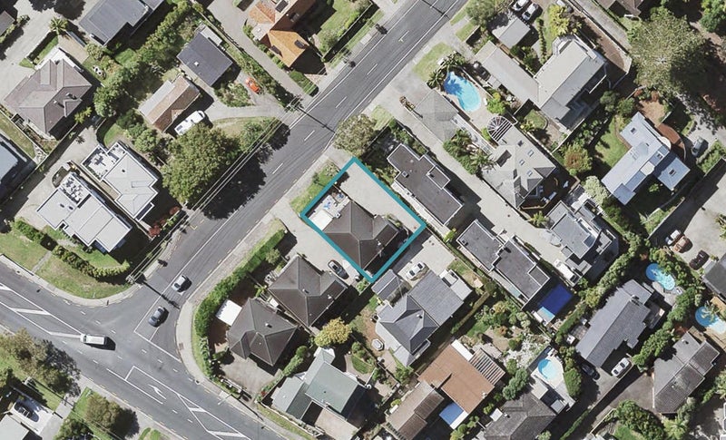 1 Aberdeen Road, Castor Bay, Auckland - Carousel 1