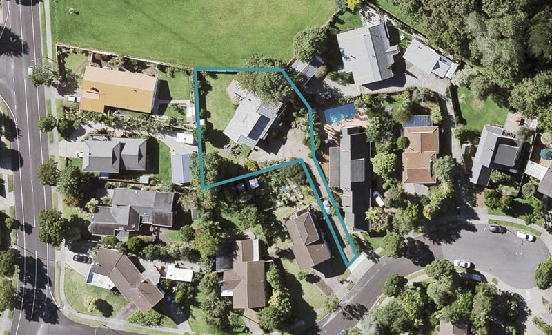 8 Janome Place, Bucklands Beach, Auckland - Carousel 1