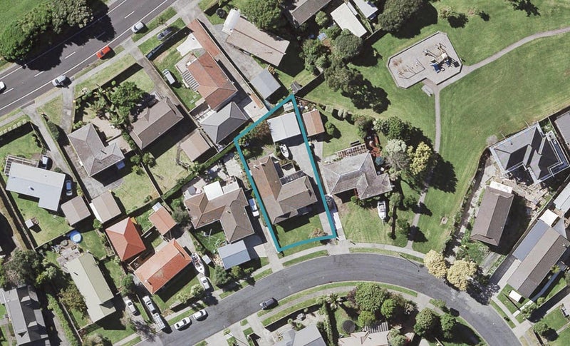 39 Darren Crescent, Half Moon Bay, Auckland - Carousel 1