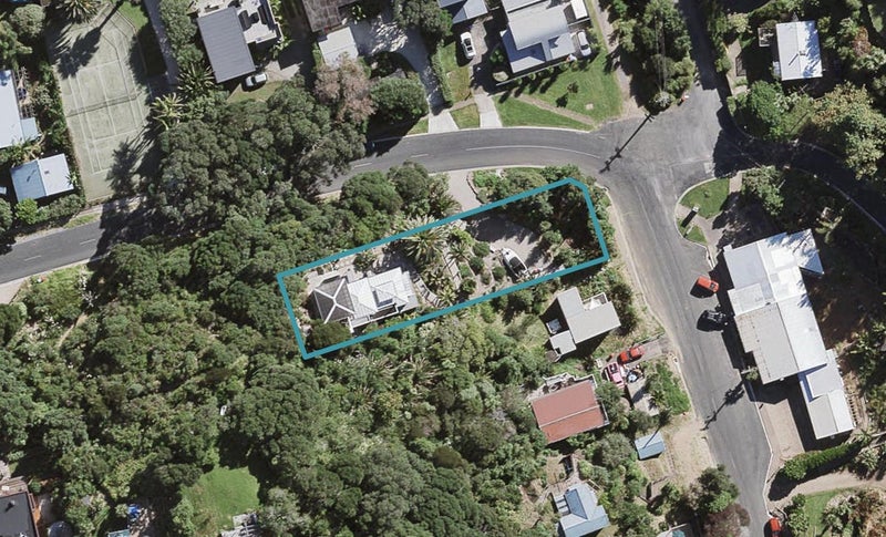 44 Palm Road, Palm Beach, Waiheke Island - Carousel 1