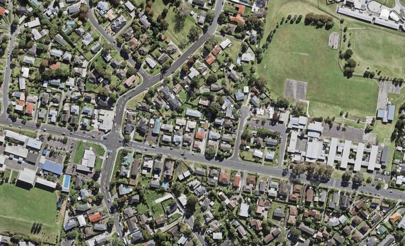 126E Chivalry Road, Glenfield, Auckland - Carousel 1