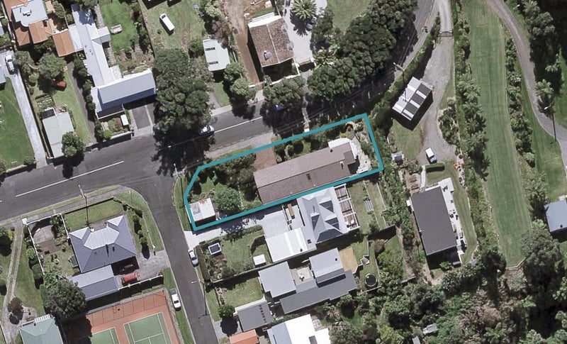 1 Linda Street, Oakura, Oakura - Carousel 1