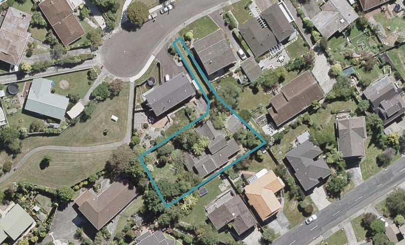 16 Tapestry Grove, Silverstream, Upper Hutt - Carousel 1