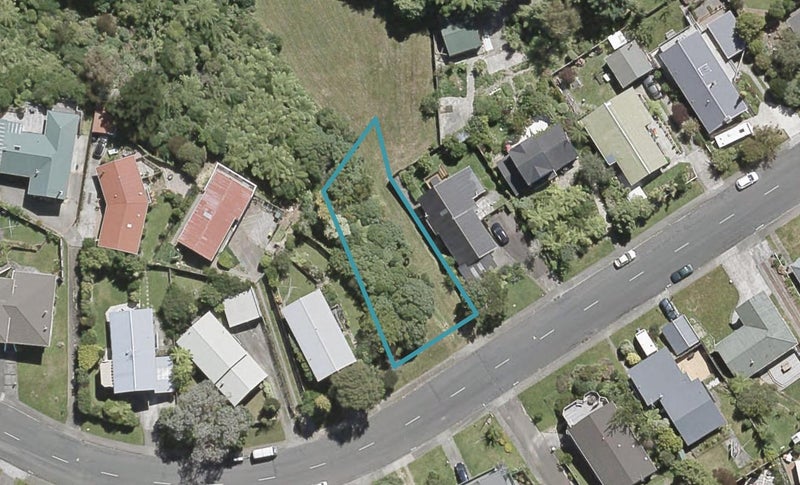 12 Redvers Drive, Belmont, Lower Hutt - Carousel 1