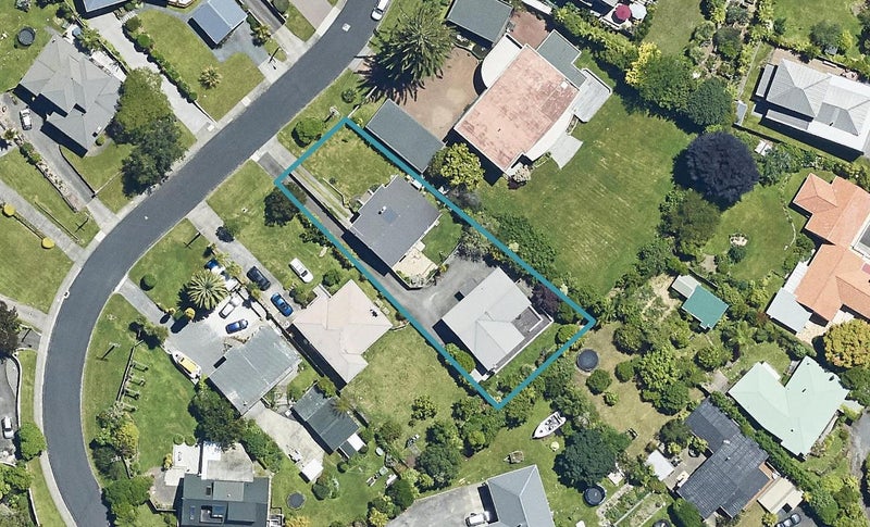 13 Grand Vue Road, Kawaha Point, Rotorua - Carousel 1