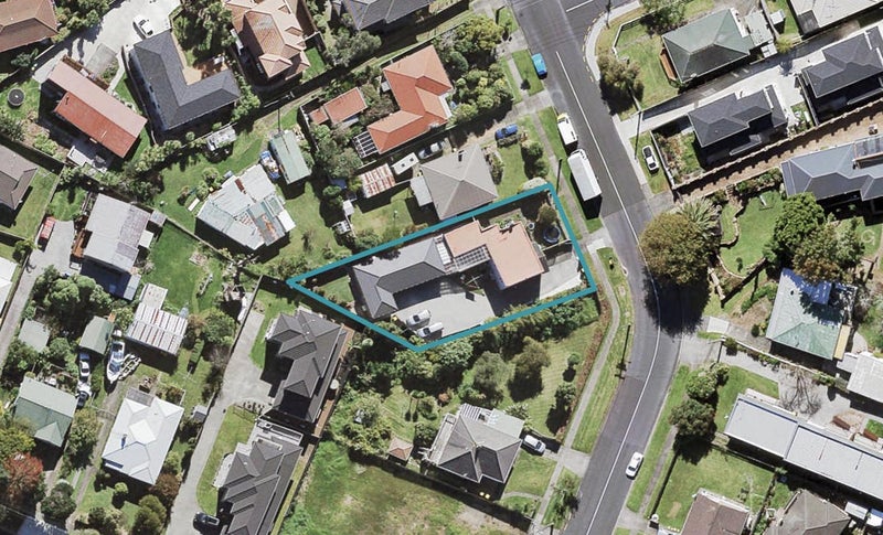 42 Nikau Street, New Lynn, Auckland - Carousel 1
