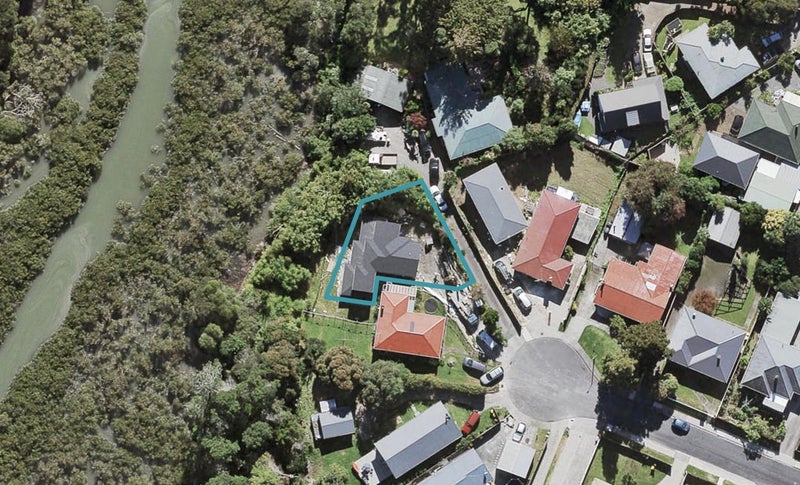 13A Maybelle Place, Kelston, Auckland - Carousel 1