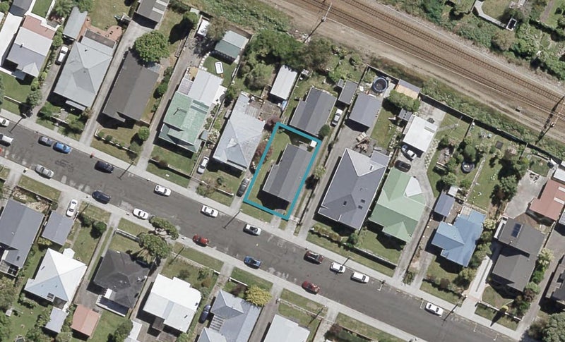 2/13 North Street, Petone, Lower Hutt - Carousel 1