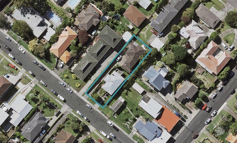 2/1 QUEBEC RD, Milford, Auckland - Carousel 1