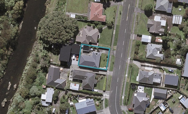 16 Queens Road, Glen Avon, New Plymouth - Carousel 1