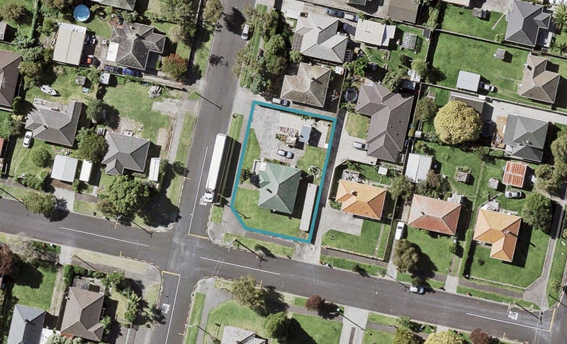 26 Tamatea Avenue, Point England, Auckland - Carousel 1