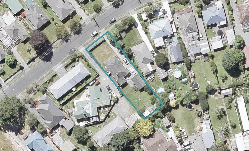 12 Poole Crescent, Wainuiomata, Lower Hutt - Carousel 1