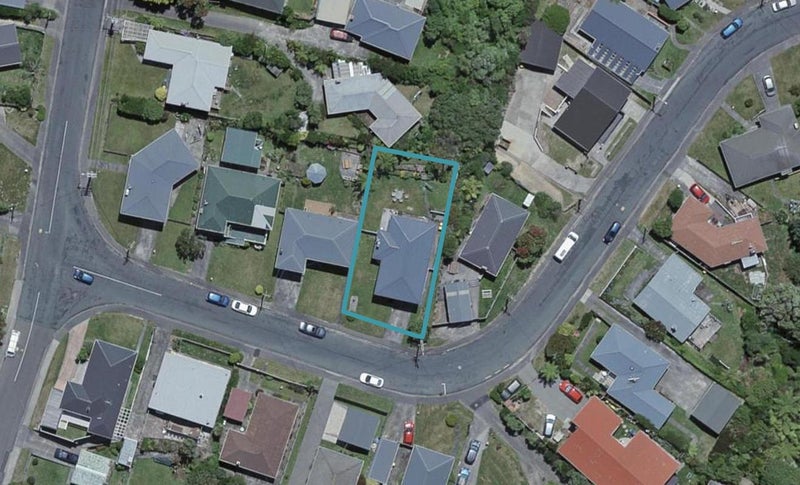 18 Cotswold Crescent, Newlands, Wellington - Carousel 1