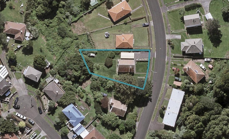 84 Glenpark Avenue, Frankleigh Park, New Plymouth - Carousel 1