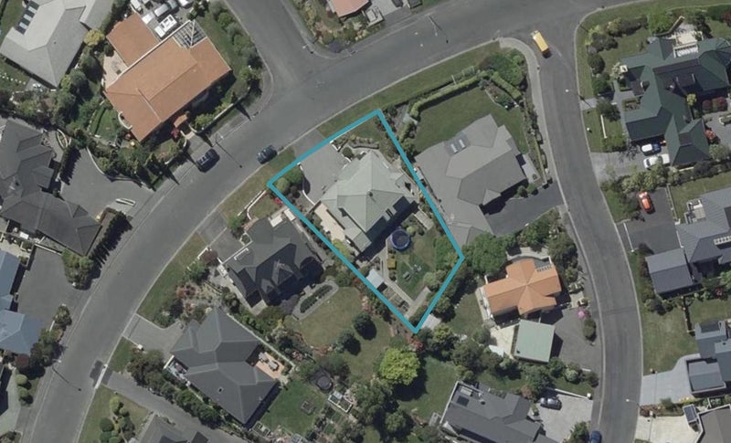 9 Highcrest Heights, Westmorland, Christchurch - Carousel 1