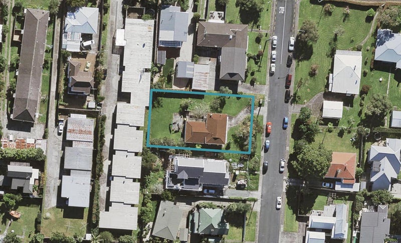 1/3 Fairfax Avenue, Northcote, Auckland - Carousel 1