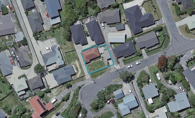 8 Kinapori Terrace, Newlands, Wellington - Carousel 1