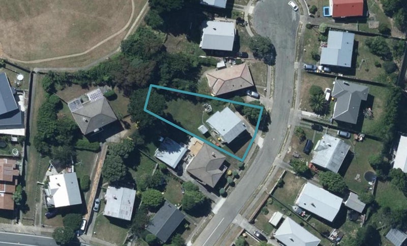 5 Carbine Place, Ascot Park, Porirua - Carousel 1