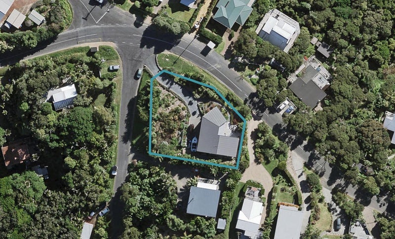 60 Queens Drive, Oneroa, Waiheke Island - Carousel 1