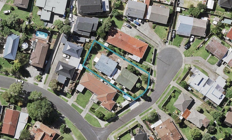 1/4 Tina Place, Sunnyhills, Auckland - Carousel 1