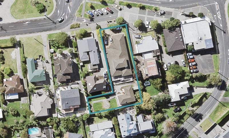 8 Knights Road, Rothesay Bay, Auckland - Carousel 1