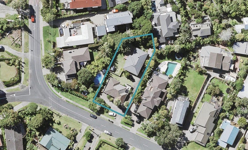 2/17 Lyons Avenue, Murrays Bay, Auckland - Carousel 1